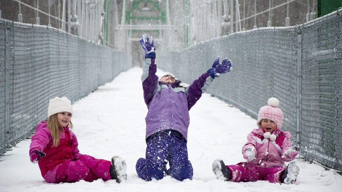 Laisser son enfant profiter de la neige