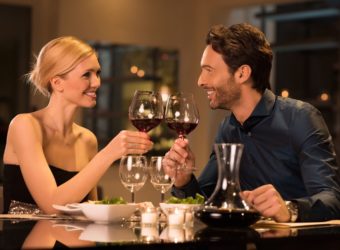 Comment organiser un dîner romantique réussi ?